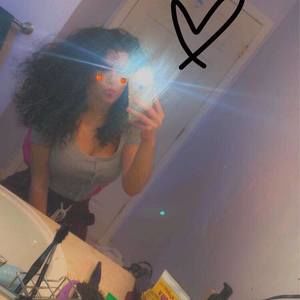 Meet your Posher, Chloe